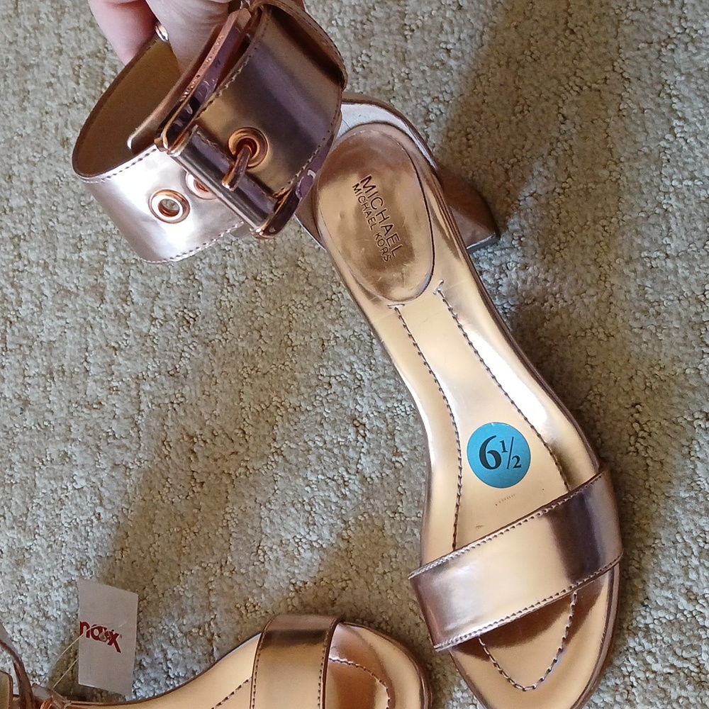 Michael Kors copper metallic buckle chunky heels 6.5 - Picture 3 of 11